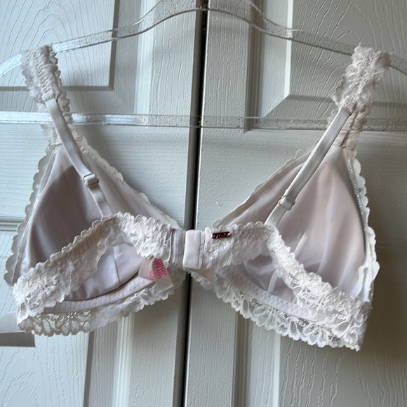 Pink Victoria’s Secret’s ladies lace bra - Picture 3 of 5